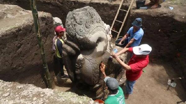 Penggalian Situs Adan-Adan Berlanjut, Kini Ditemukan 2 Patung Makara dan Satu Patung Dwarapala