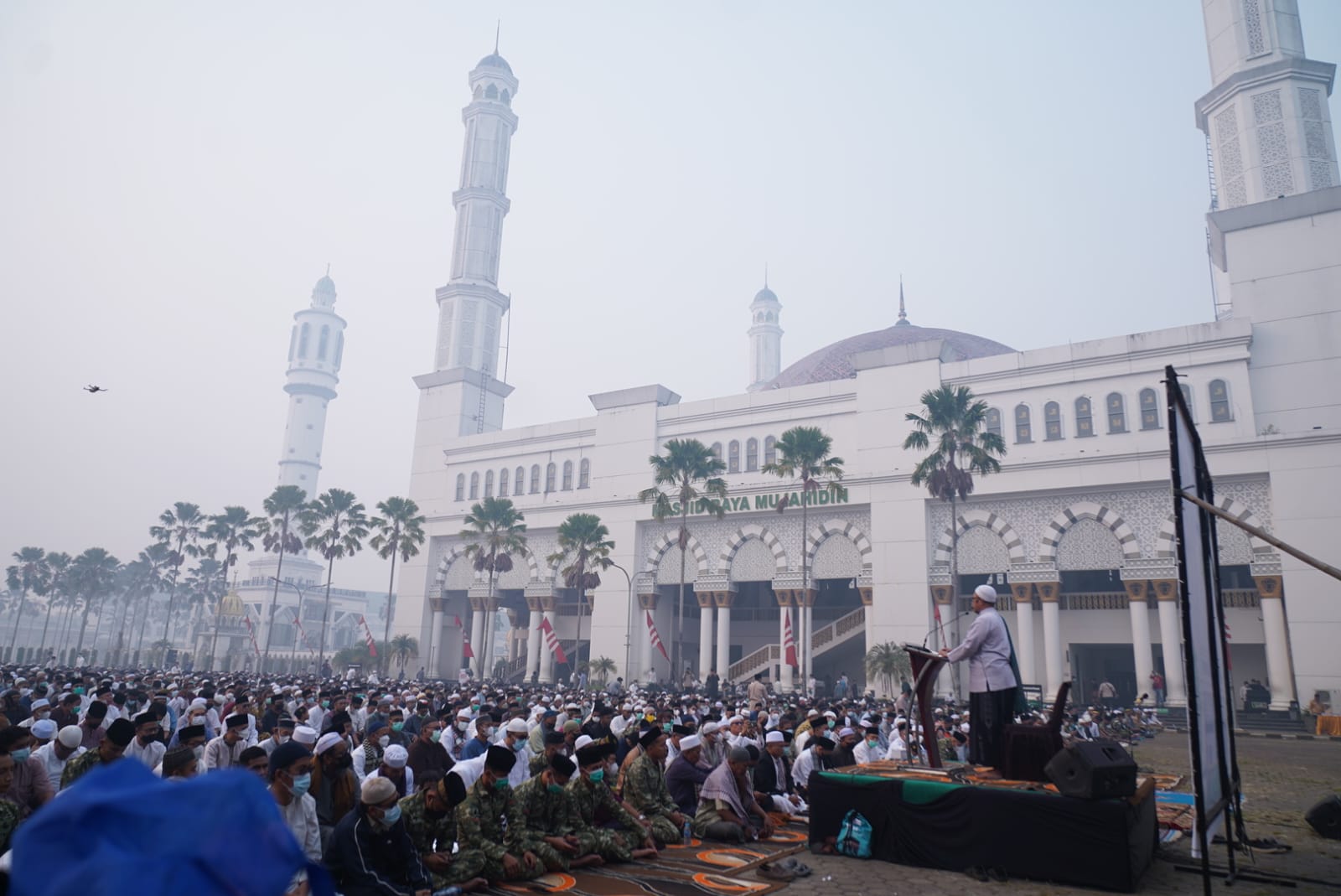 Ribuan Umat Islam Salat Istisqa di Pontianak, Kasus ISPA Naik Akibat Kabut Asap