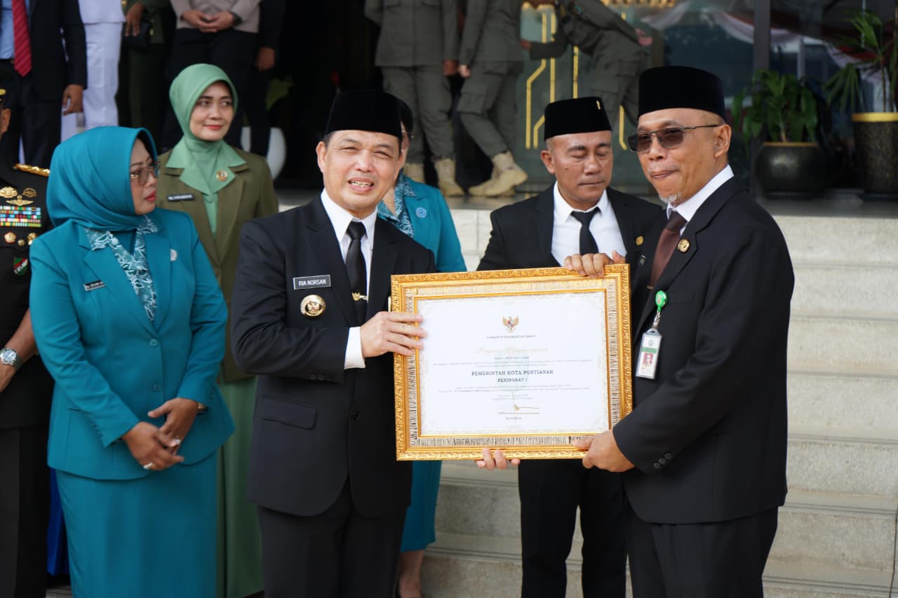 Pemkot Pontianak Borong Dua Penghargaan Perpustakaan dan Kearsipan