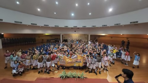 Pelatihan Public Speaking Bersama Coach Priska Sahanaya, Agatis, dan Ohana Mie di SD Tarakanita 2