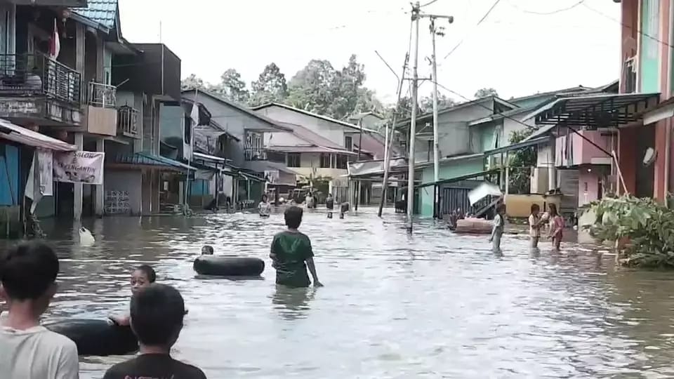 Banjir di Kabupaten Landak Mulai Surut, Aktivitas Warga Mulai Kembali Normal