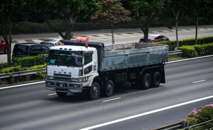 Mitsubishi Fuso Canter: Pemimpin Pasar Truk yang Tak Tergoyahkan