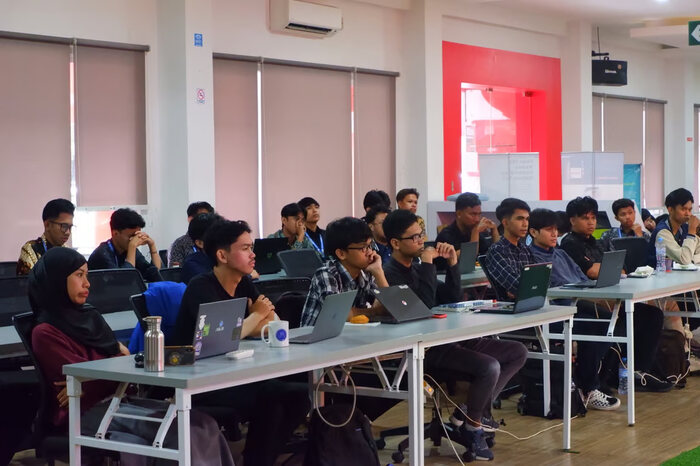 Indigo dan Komunitas Google Developer Kampus Universitas Negeri Makasar Perkuat Skill UI Developer Lewat Works