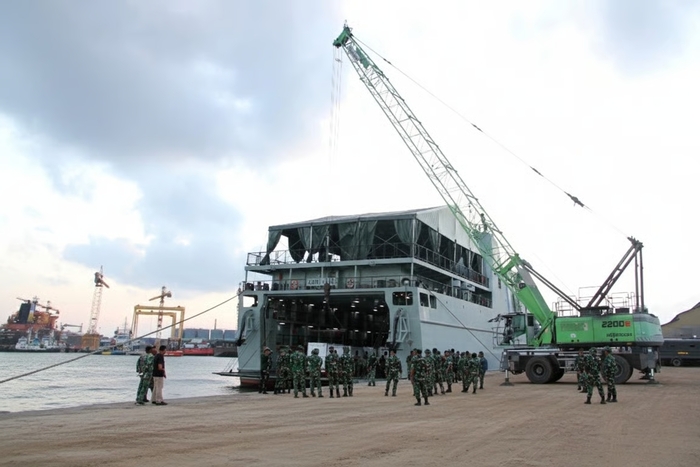 Dari Pelabuhan Belawan, Bantuan Logistik TNI AD Menuju Wilayah Terdampak