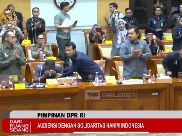 Tangisan Para Hakim usai Mendengar Telepon Prabowo di DPR