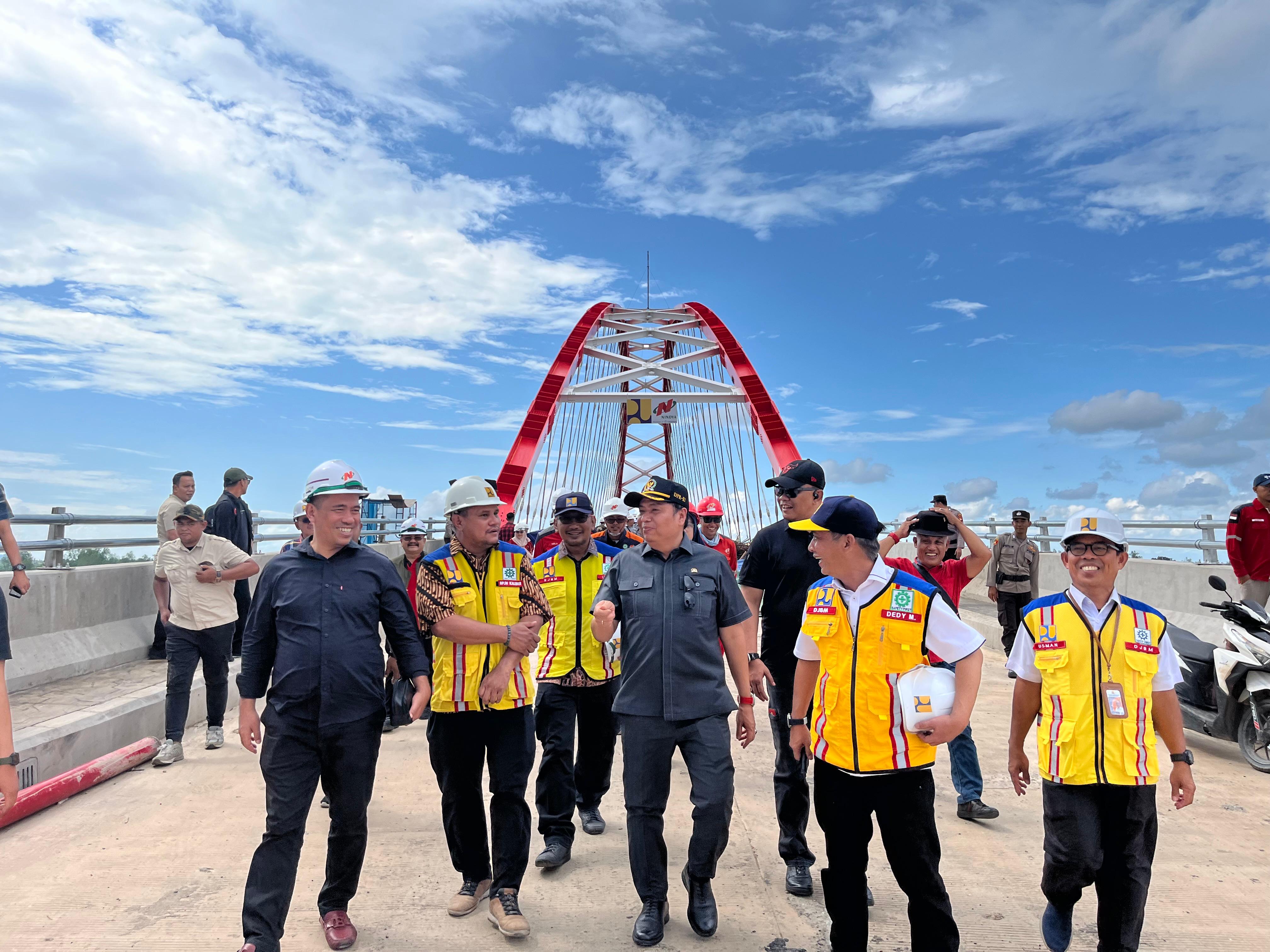 Dipolitisasi Jelang Pilkada, Lasarus Tegaskan Jembatan Sungai Sambas Besar Murni Didanai APBN