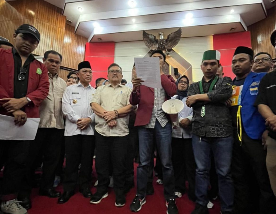 10 Tuntutan Aliansi Mahasiswa Kalimantan Barat dan Cipayung di DPRD Kalbar