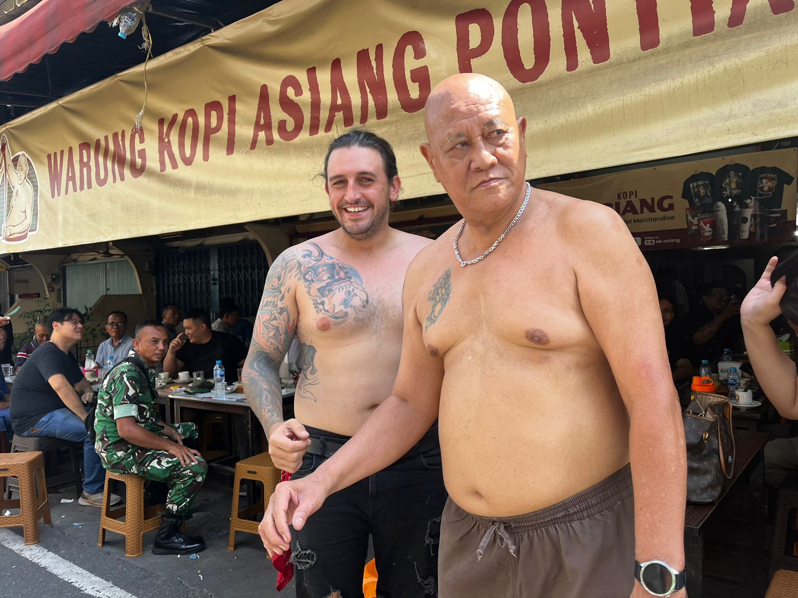Selebgram Spanyol Ladislao Camara Carranza Hebohkan Warkop Asiang Pontianak