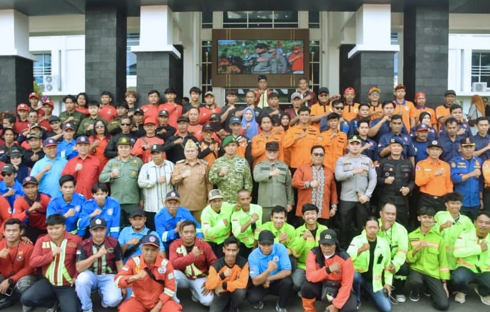 Bupati Sujiwo Apresiasi Militansi Relawan Damkar Kubu Raya Saat Siaga Karhutla