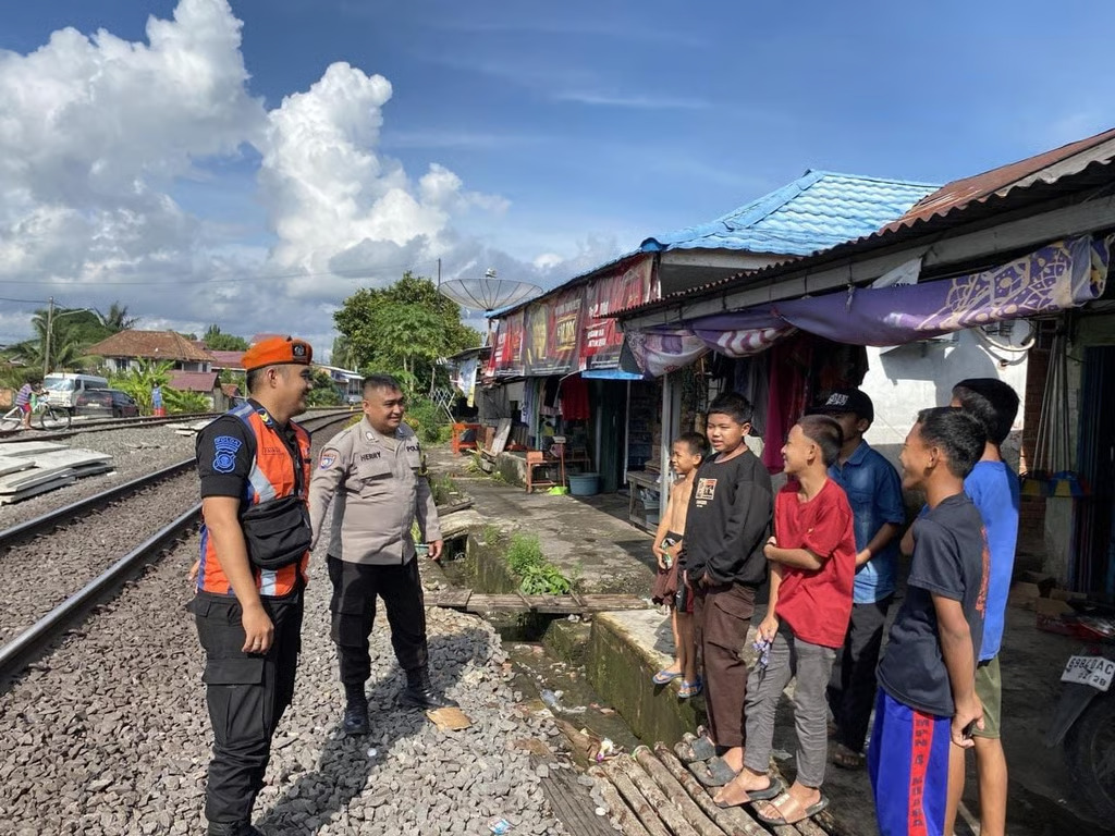 KAI Divre III Palembang Himbau Masyarakat Tidak Melempari Kereta Api, Tindakan Ini Membahayakan Penumpang dan