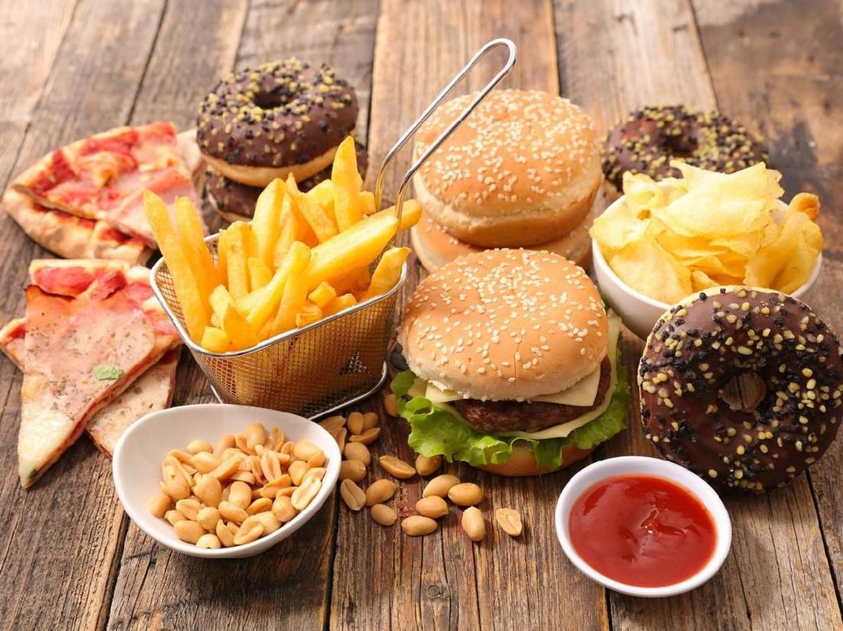 Bahaya yang Mengintai di Balik Kebiasaan Mengonsumsi Junk Food