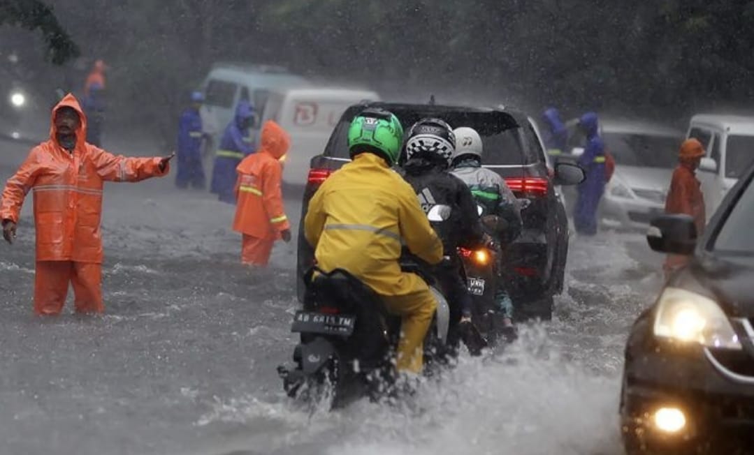 BMKG Peringatkan Potensi Cuaca Ekstrem di Kalimantan Barat, 18 - 23 Januari 2025