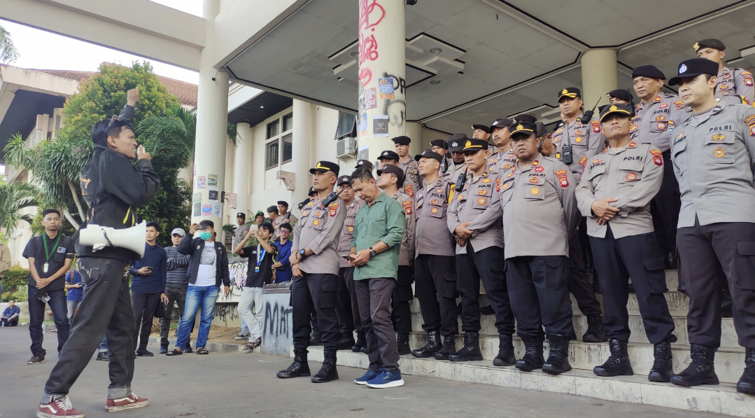 Aliansi Mahasiswa Kalimantan Barat dan Cipayung Gelar Aksi di DPRD Kalbar, Tuntut Tanggung Jawab Isu Sosial