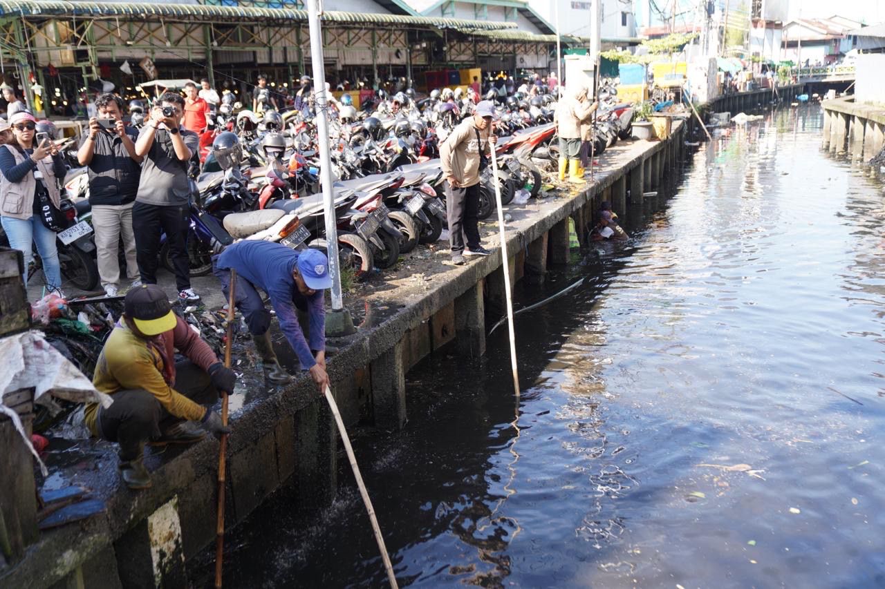 Pemkot Pontianak Gelar Gotong Royong Massal Serentak Peringati World Cleanup Day 2025