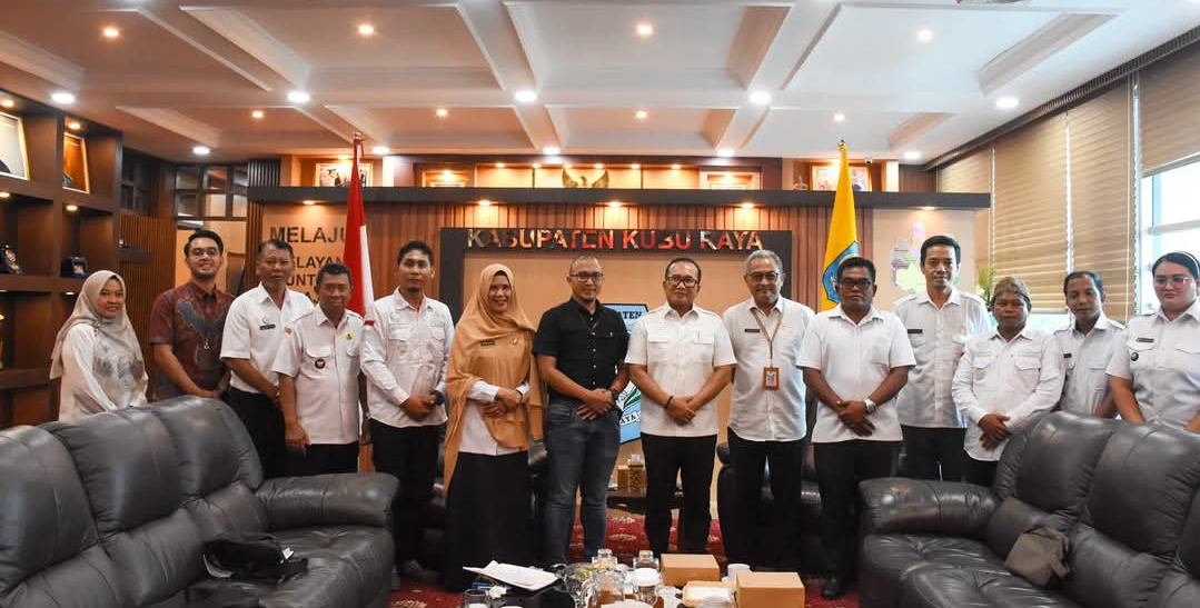 Bupati Sujiwo Kawal Langsung Pengadaan Listrik untuk 7 Desa di Kubu Raya