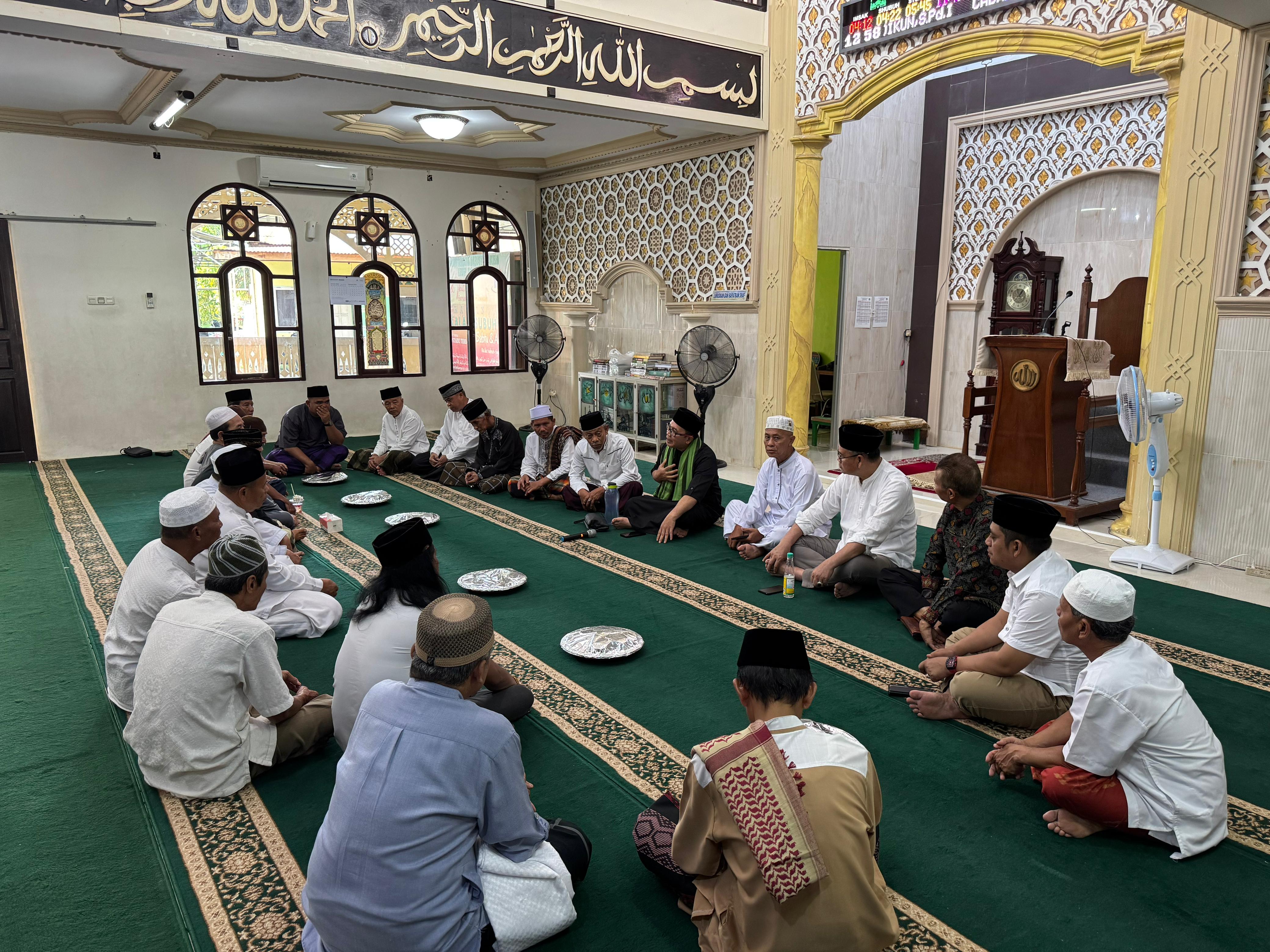 Bantu Perluasan Kawasan, Sujiwo Donasikan Rp40 Juta untuk Masjid Darusysyakirin Sungai Raya Dalam