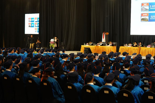 Wisuda 70 BINUS @Malang: Kisah Anak Guru yang Berhasil Membiayai Kuliah Sendiri Hingga Wisuda