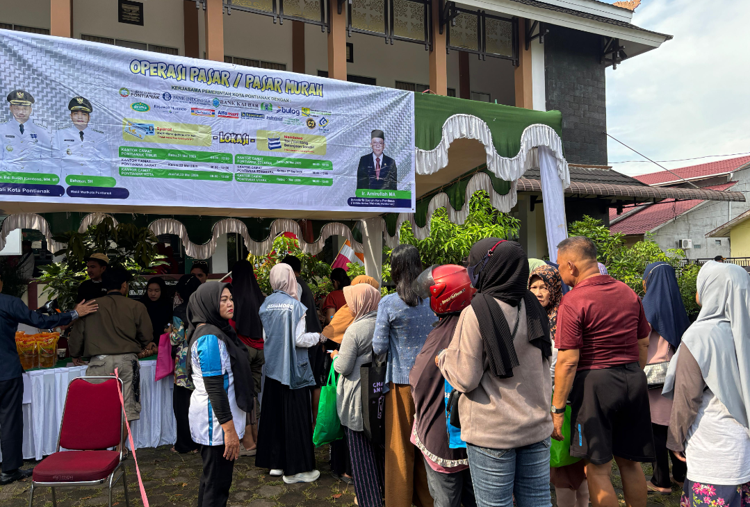 Warga Pontianak Kota Serbu Paket Sembako Murah