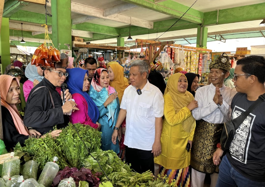 Para Pedagang dan Pengunjung Pasar Kemuning Berikan Dukungan Penuh untuk Muda-Jakius