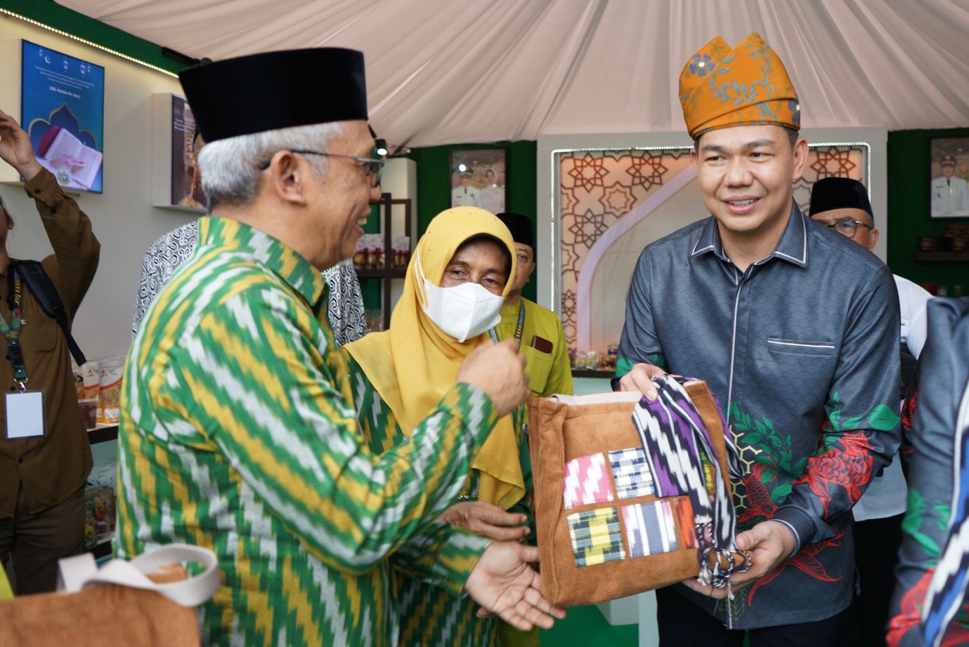 Stand Pontianak Tampilkan Produk UMKM Lokal di Pameran MTQ XXXIII Kapuas Hulu