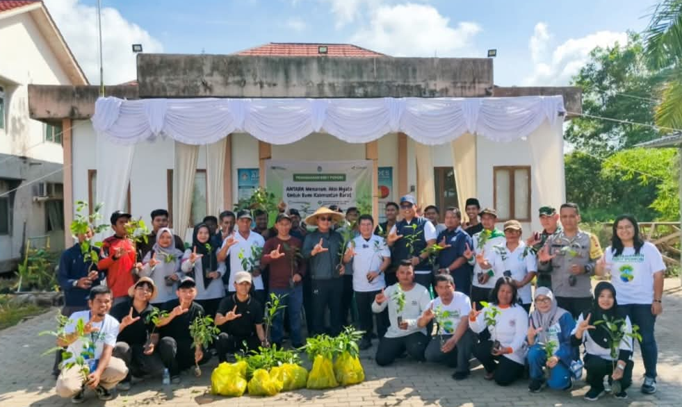 Bupati Kubu Raya Apresiasi LKBN Antara Tanam 500 Pohon