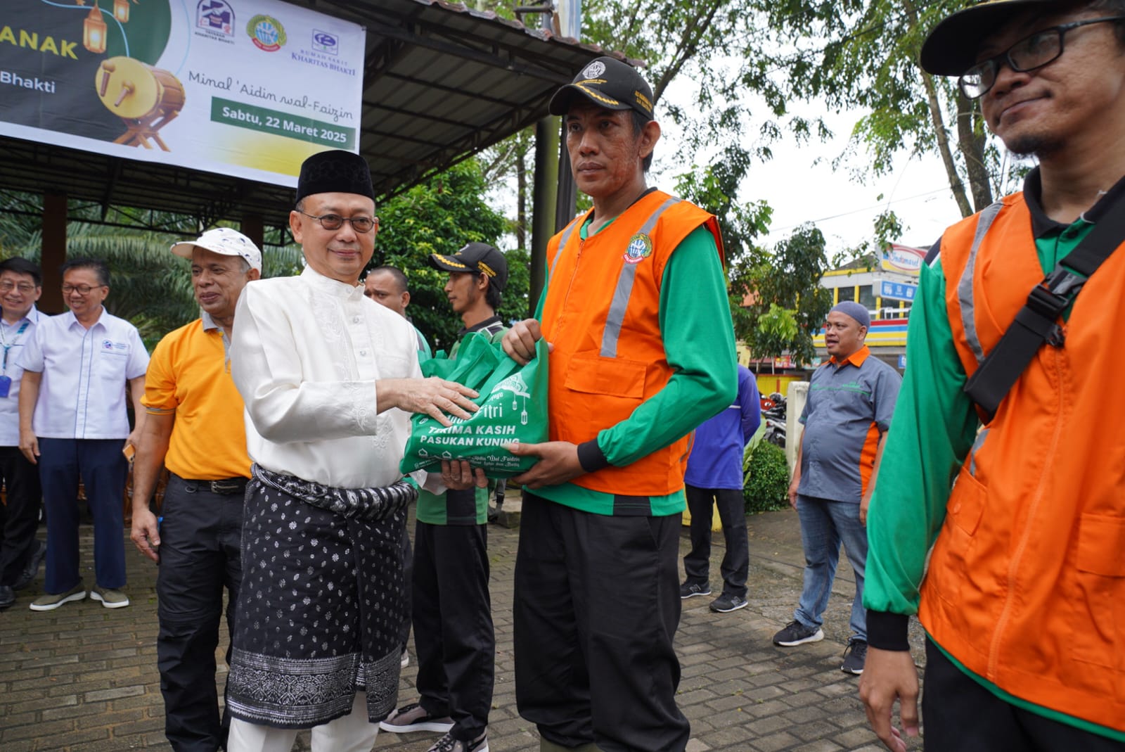 Wali Kota Apresiasi Kepedulian Kharitas Bhakti bagi Petugas Kebersihan, 728 Petugas PPSU Terima Paket Sembako