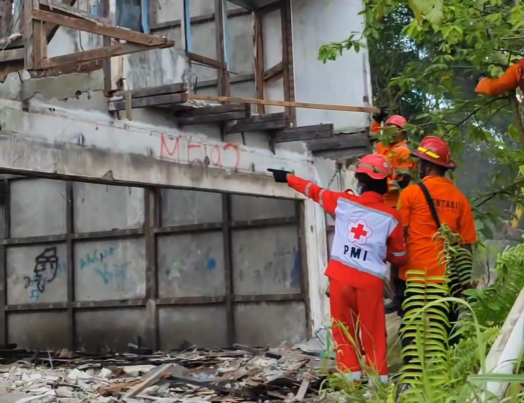 Satu Orang Belum Ditemukan, Tim Gabungan Sedang Dalam Pencarian Reruntuhan di Gang Martapura Pontianak