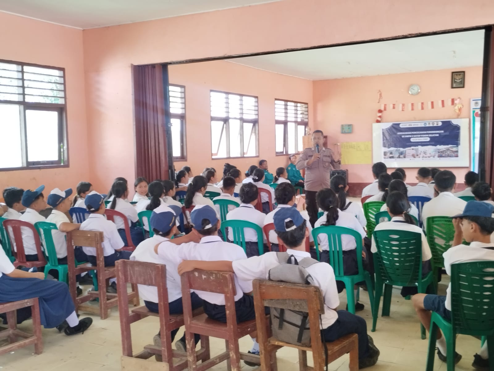 Polres Melawi Gelar Sosialisasi Bahaya Bullying di SMPN 4 Satap Pinoh Selatan