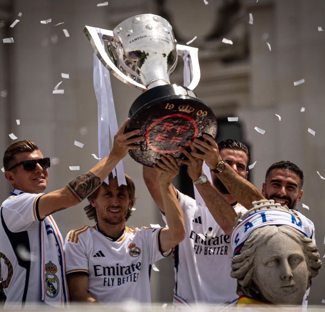 Real Madrid Gelar Parade, Juara Mah Bebas!