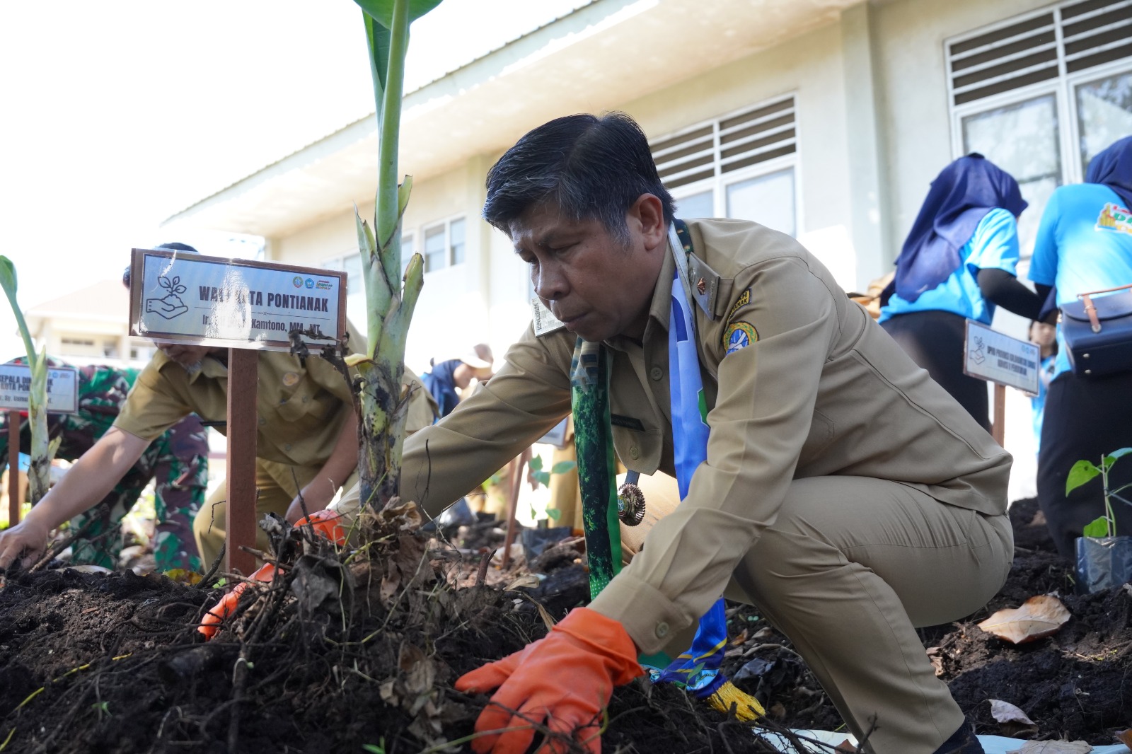 SMPN 8 Pontianak Terapkan Sekolah Hijau Digital Lewat Program Digulis Ceria