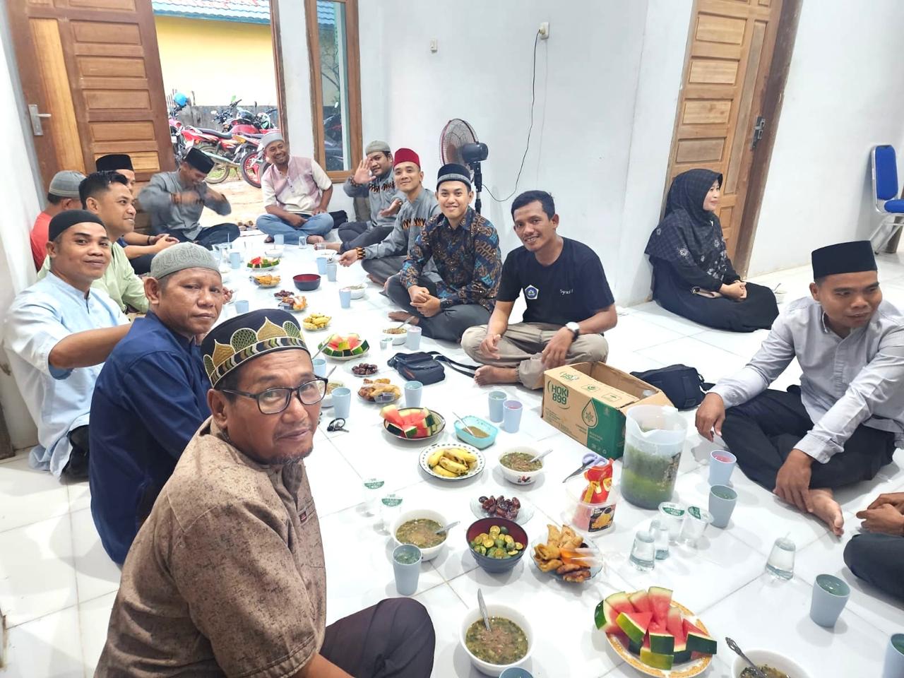 Forsip Gelar Buka Puasa Bersama, Hidangkan Makanan Khas Sambas Bubur Paddas