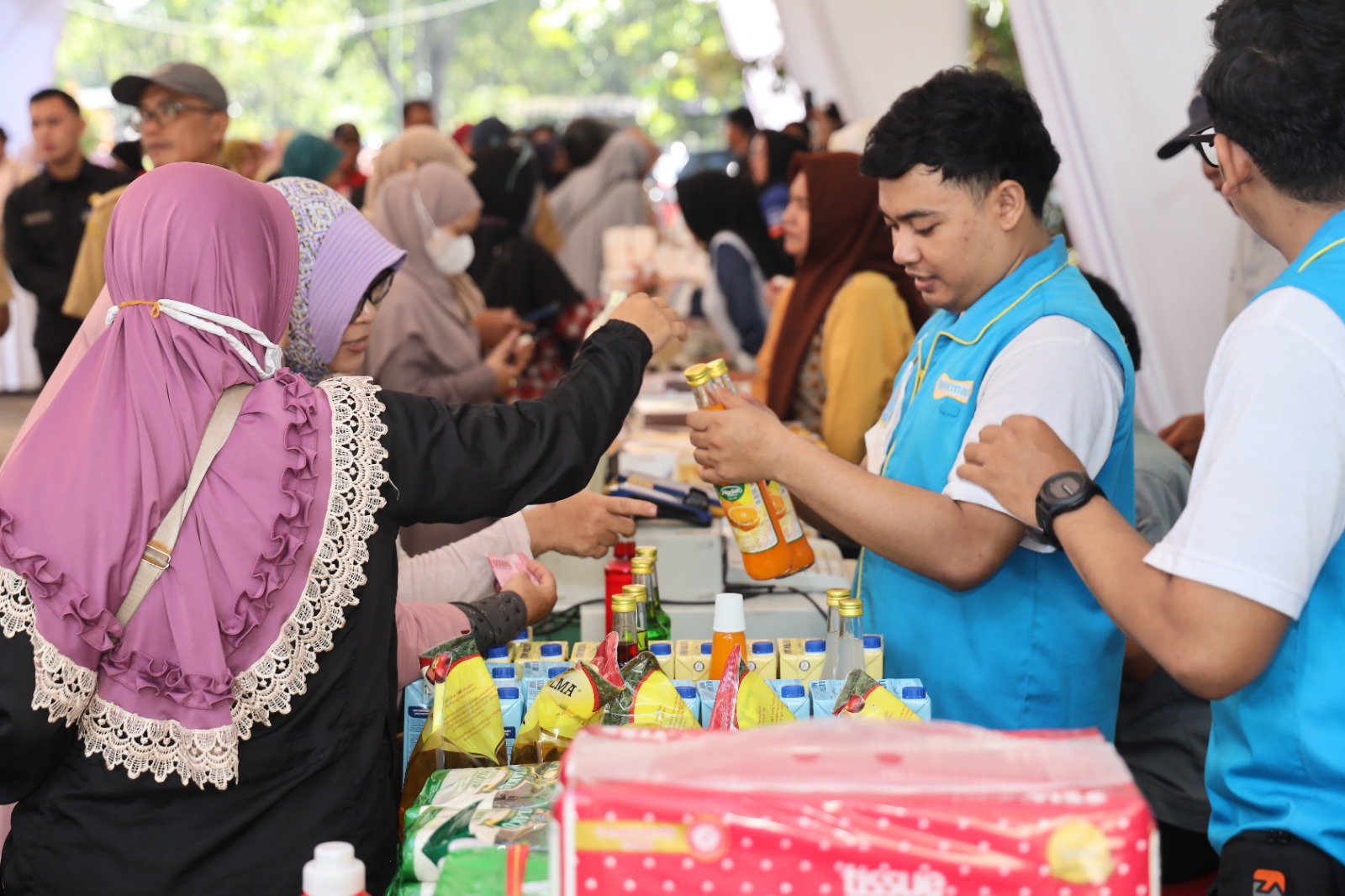 Warga Pontianak Serbu Operasi Pasar Murah Jelang Idulfitri 1447 H