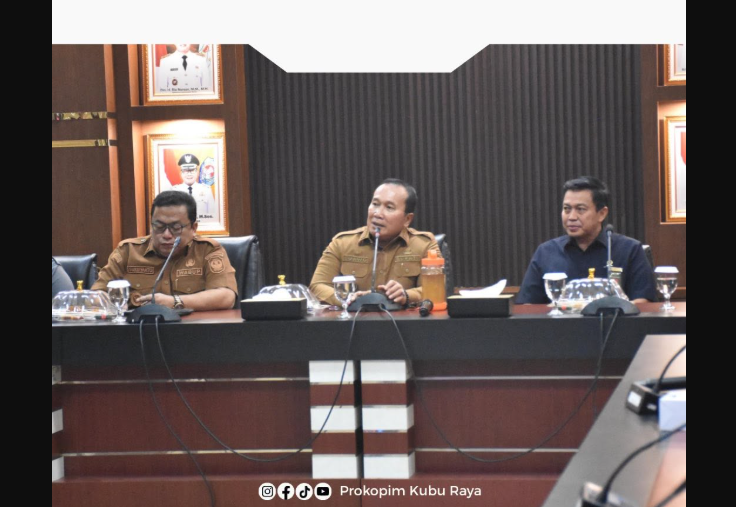Distribusikan Puluhan Tandon ke Kecamatan, Bupati Sujiwo Siap Anggaran Pribadi
