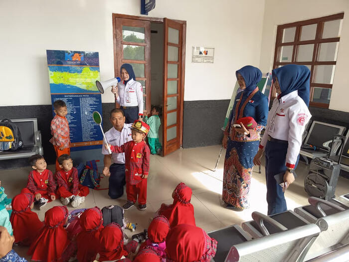 KAI Daop 4 Semarang Gelar Edukasi Keselamatan di Stasiun Cepu