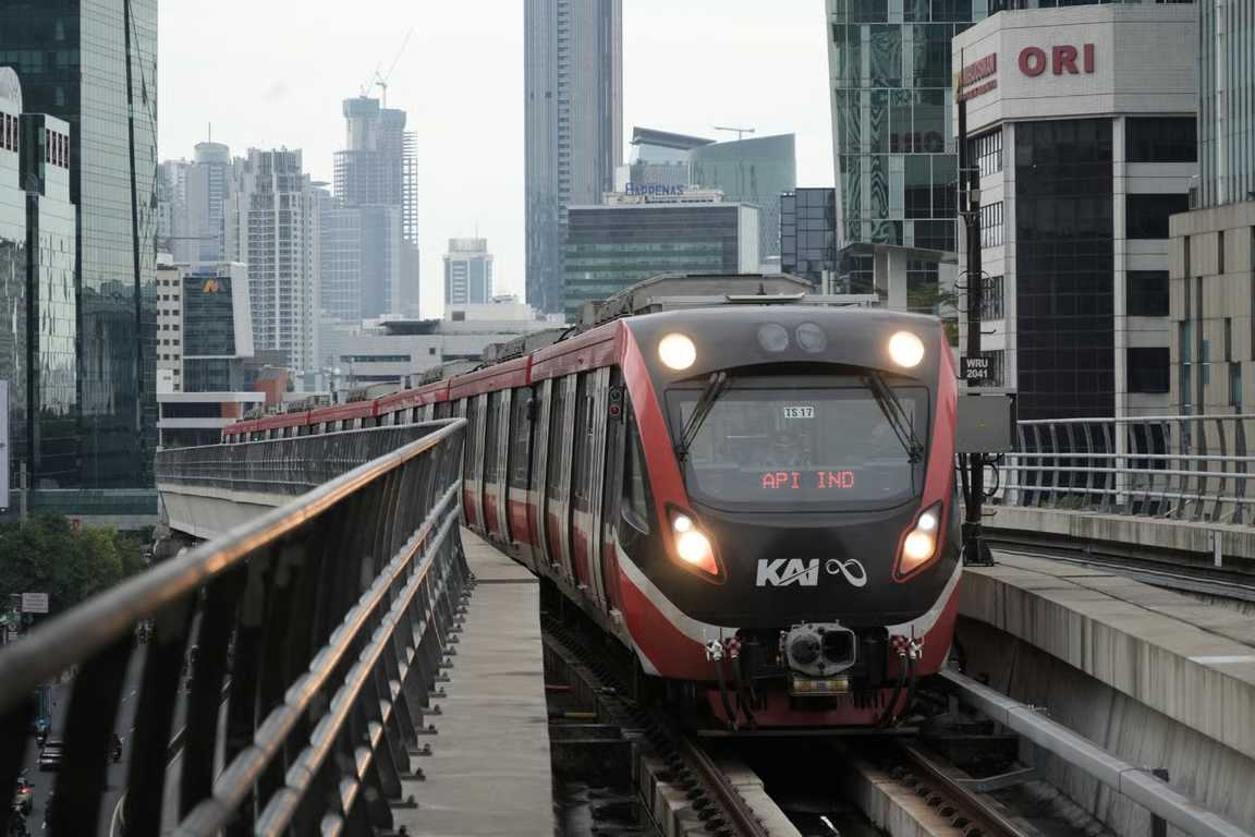 KAI Sesuaikan Jadwal LRT Jabodebek untuk Optimalkan Layanan Jam Sibuk Pagi