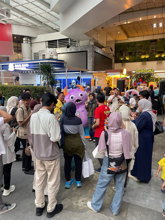 Dumdumz Bag Charm Sukses Ramaikan Pasaraya Blok M, Hadirkan Pengalaman Interaktif yang Tarik Antusiasme Ratusa