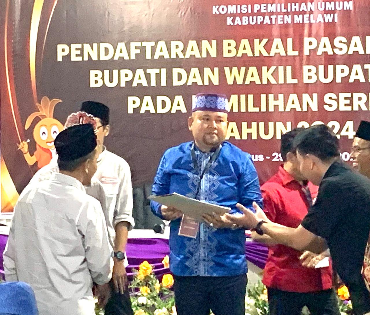 Dadi-Malin Daftar di Hari Kedua di KPU Melawi, Lanjutkan 2 Periode