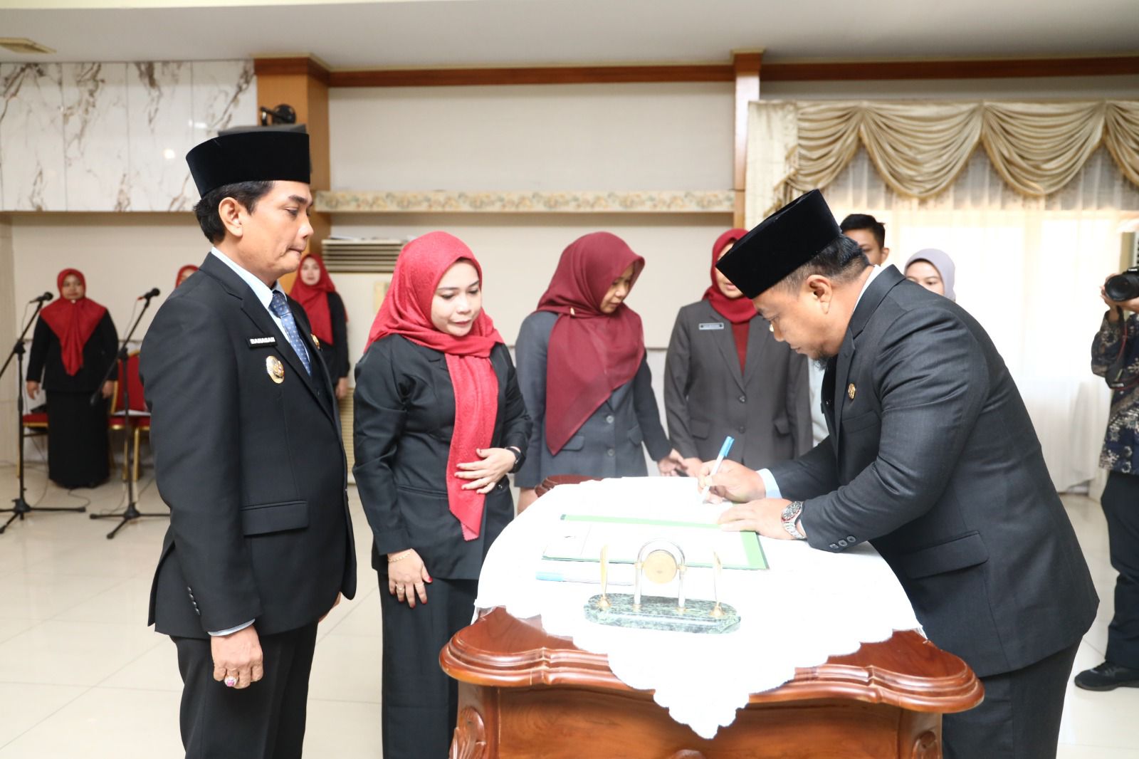 Wawako Bahasan Kukuhkan 25 Pejabat Pemkot Pontianak, Dorong ASN Lebih Proaktif