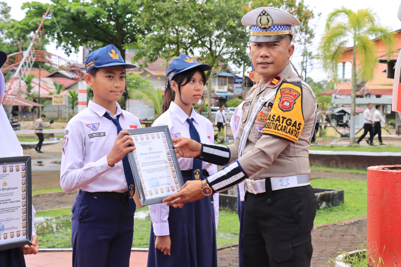 Ikut Partisipasi Patroli Keamanan Sekolah, 10 Siswa SMPN 1 Nanga Pinoh Raih Penghargaan dari Kapolres Melawi