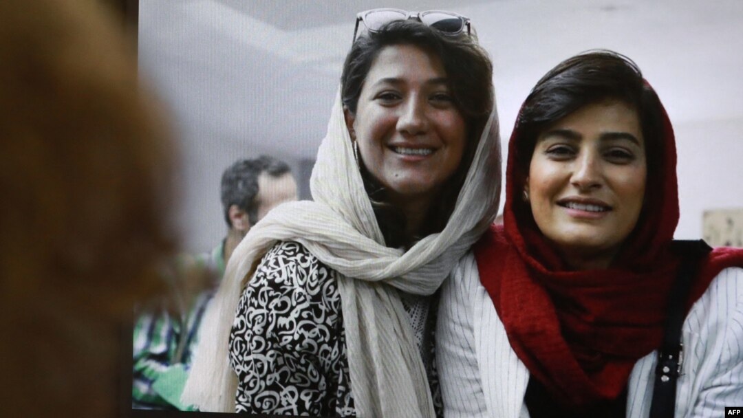Dua Wartawan Iran yang Dikurung karena Melaporkan Kematian Mahsa Amini Dilepaskan dengan Jaminan