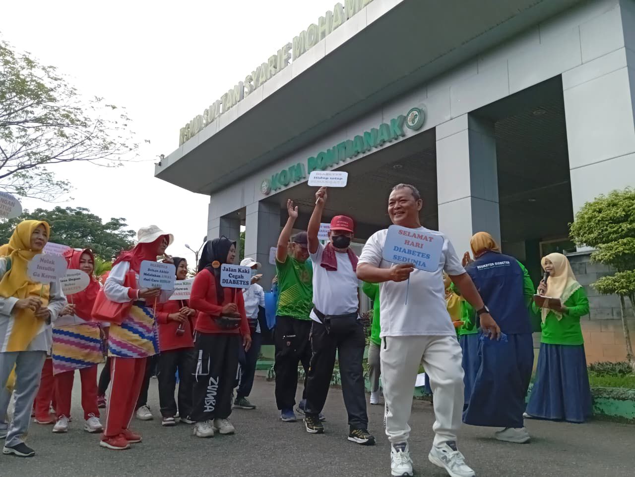 Peringati Hari Diabetes Sedunia, RSUD SSMA Pontianak Gelar Jalan Sehat