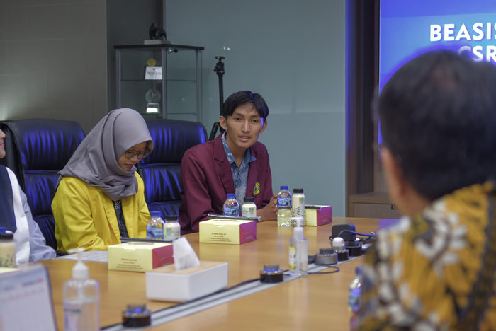Rendahnya Akses Pendidikan Tinggi, BRI Danareksa Sekuritas Salurkan Beasiswa untuk Dukung PendidikaN