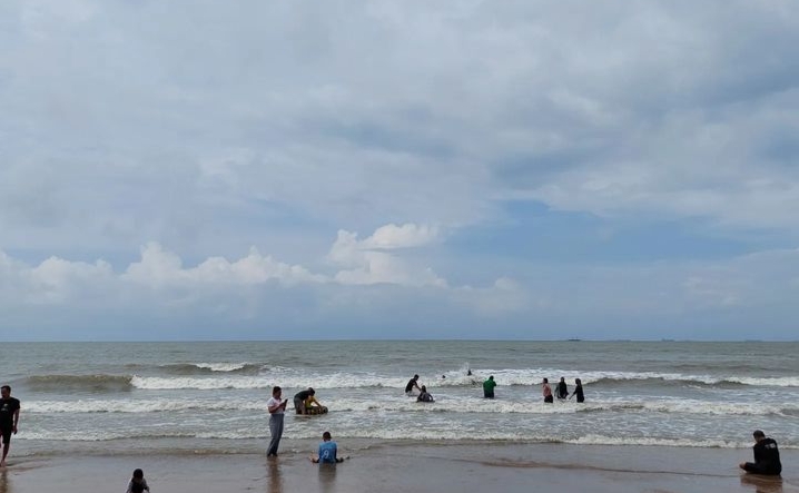 Menjelajahi Keindahan Pulau Kumala di Tengah Sungai Mahakam