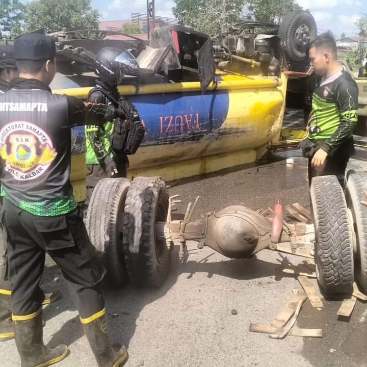 Kecelakaan Lalu Lintas di Jl Arteri Supadio Kubu Raya, Truk Tangki Menabrak Trotoar Menghindari Pemotor