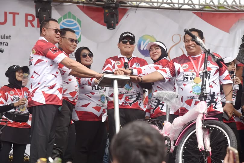 30 Ribu Warga Kubu Raya Meriahkan Fun Run & Fun Walk 2025 Saat Gebyar HUT RI ke-80