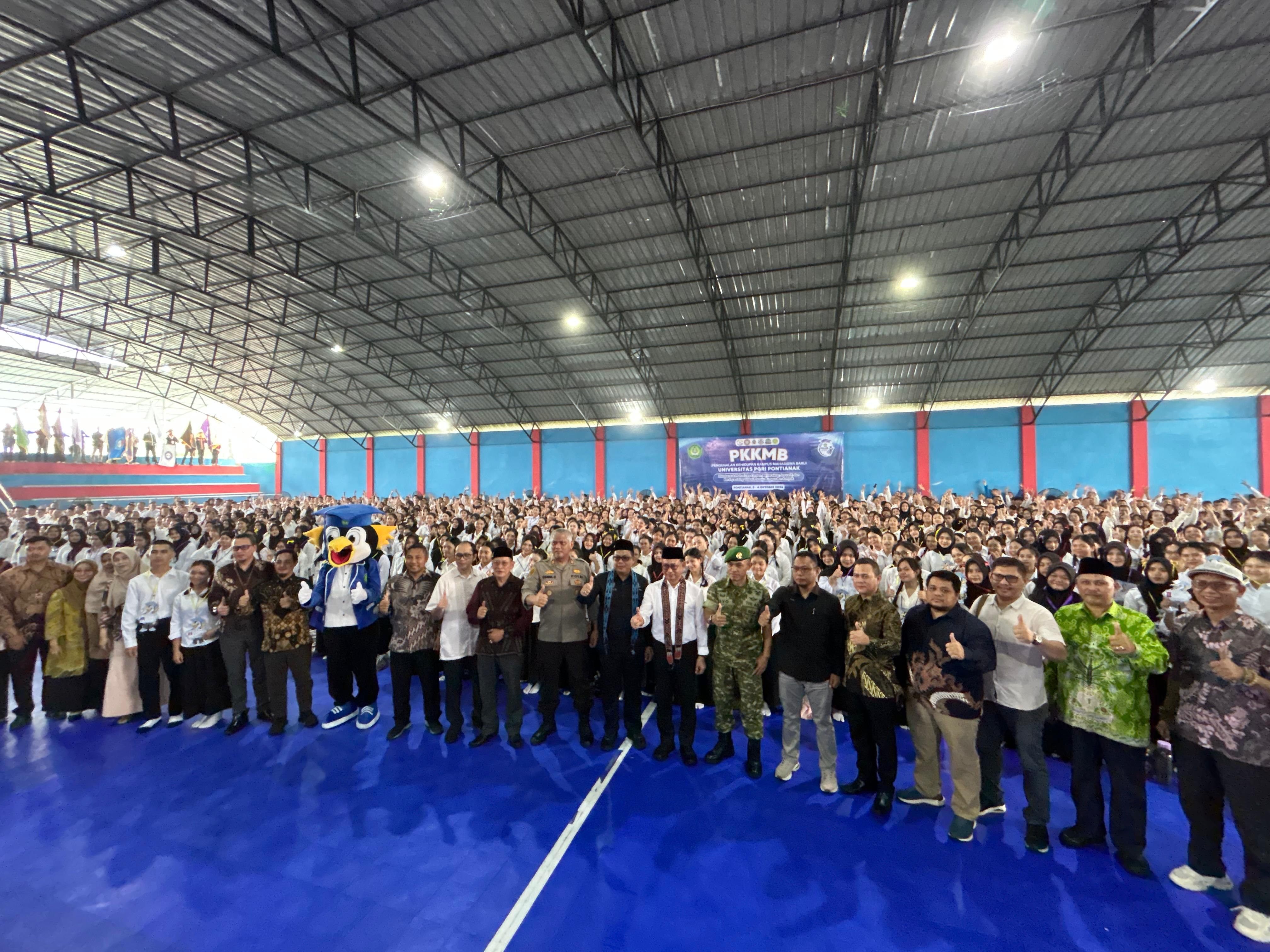 Tak Hanya Akademik, 1.291 Mahasiswa Baru PGRI Pontianak Dibekali Wawasan Kebangsaan hingga Teknologi