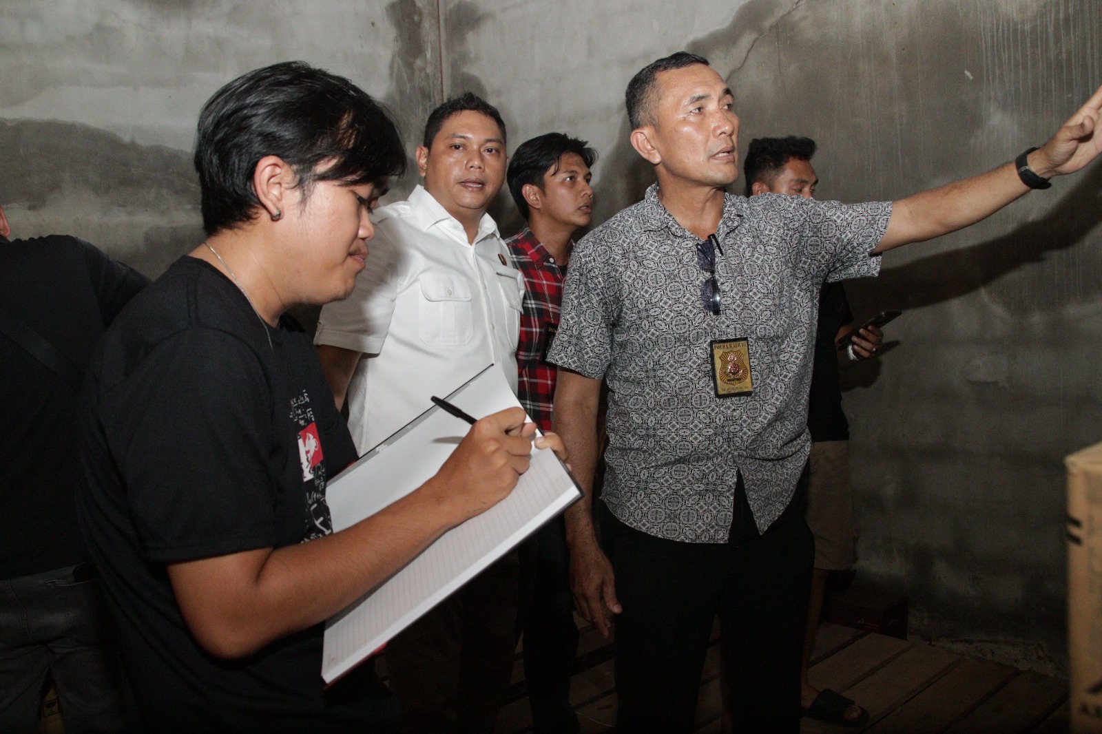 Inilah Hasil Olah TKP Ulang di Gudang Oli Yang Diduga Palsu di Kubu Raya