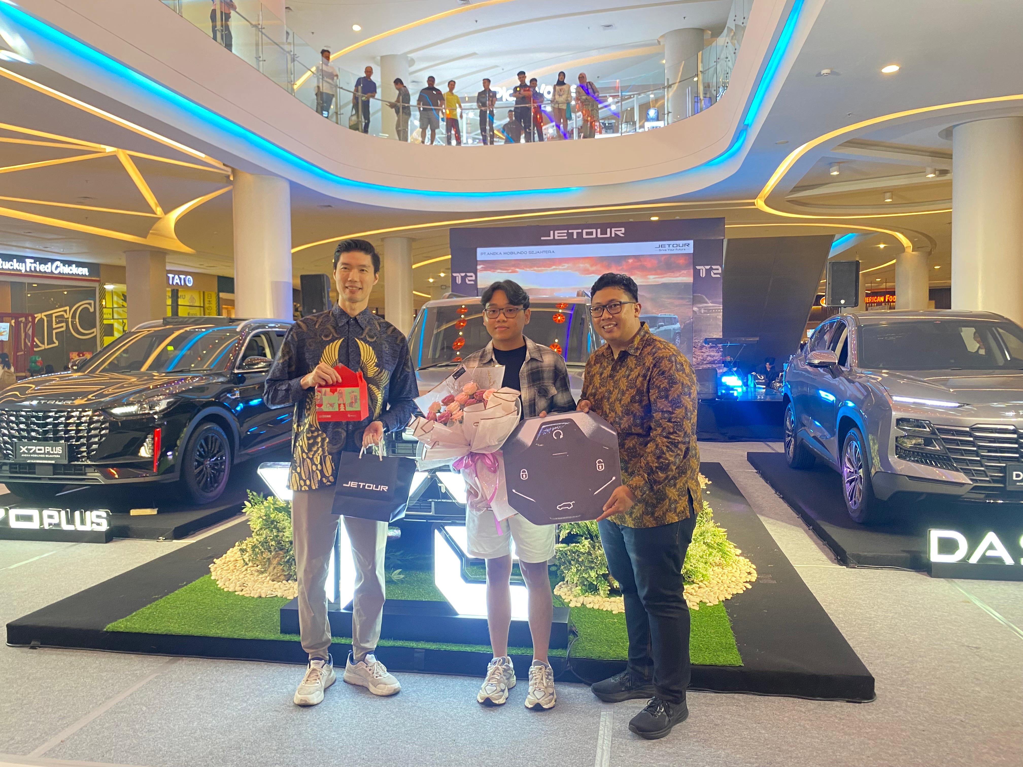 Konsumen Pertama Jetour T2 Ungkap Alasan Pilih SUV Hybrid Terbaru Ini