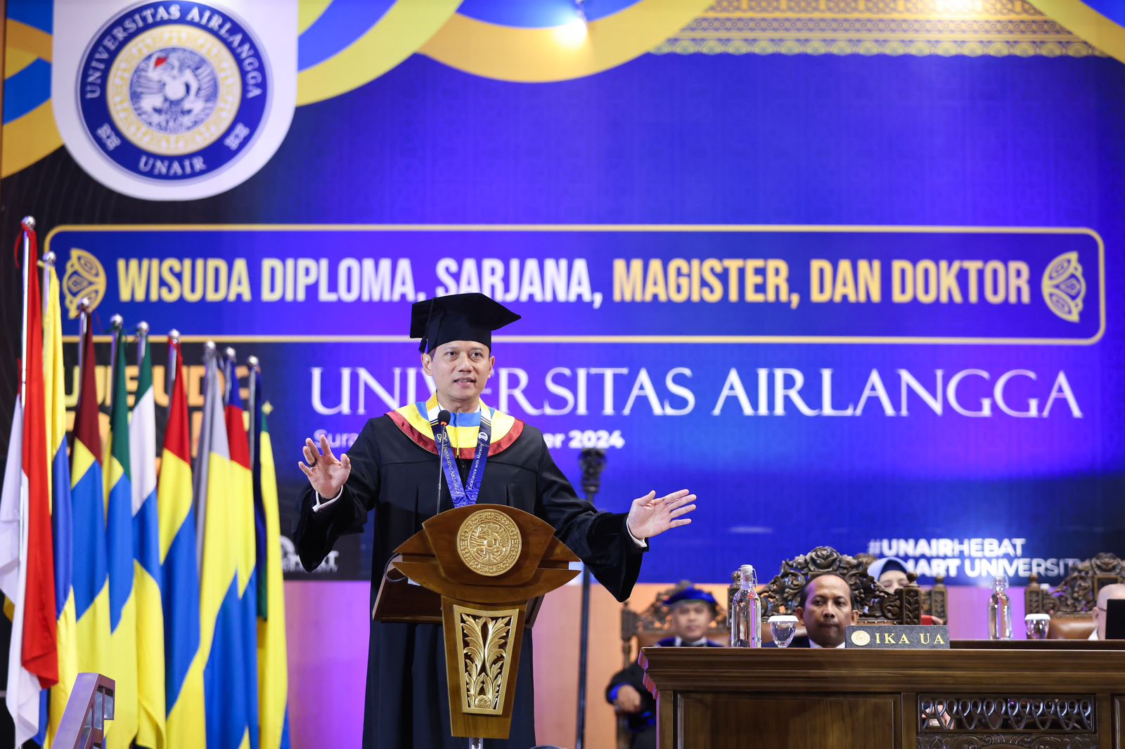 Di Hadapan Hampir 1000 Wisudawan Unair, AHY Minta Generasi Muda Persiapkan Diri Hadapi Dinamika Politik Global