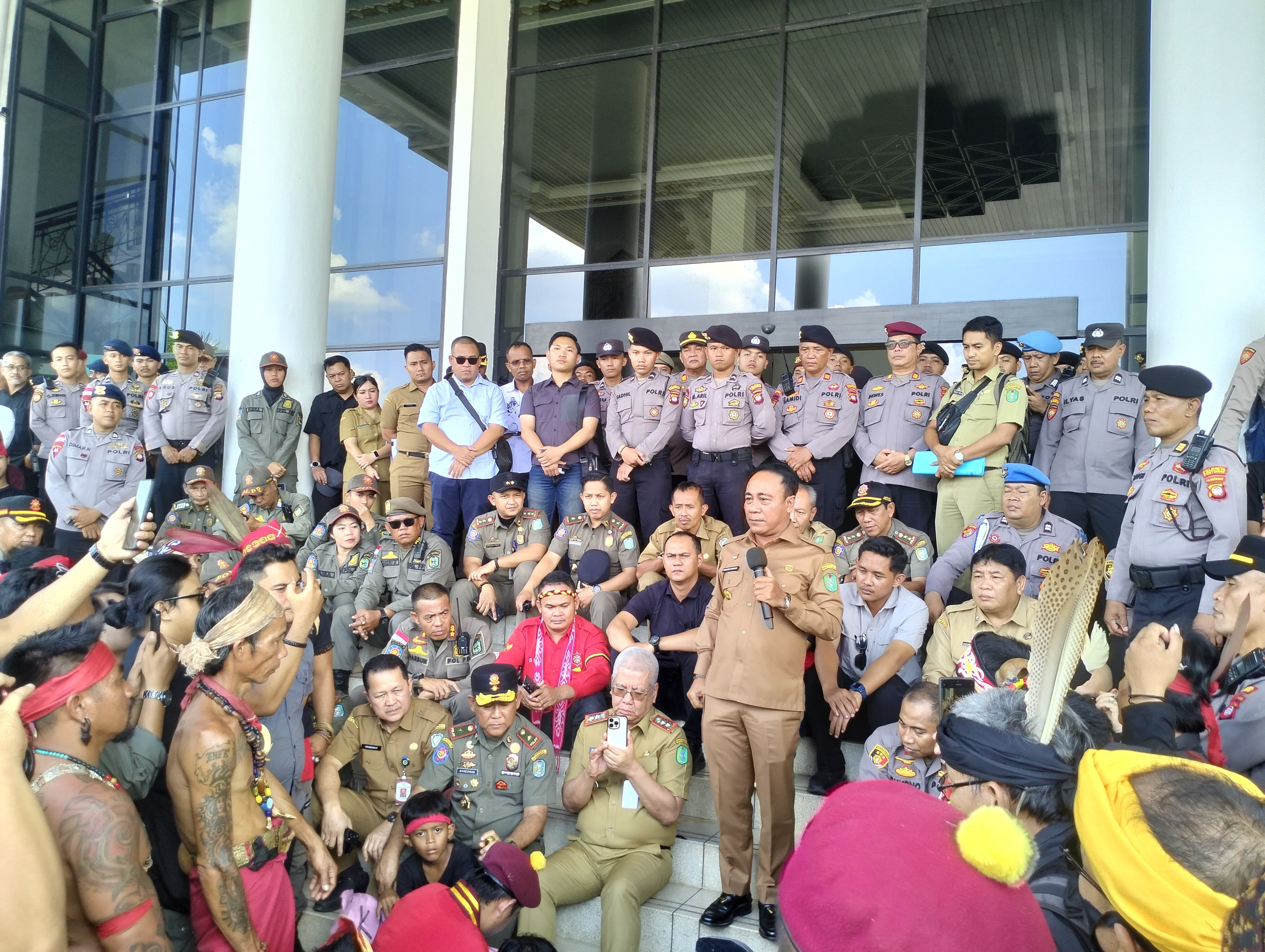 AKBM Demo Tolak Transmigrasi, Wakil Gubernur Kalimantan Barat Ikut Serta Nyatakan Penolakan Tegas